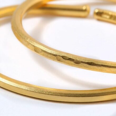 Hammered 1 oz Gold Bullion Bracelet in CertiCard™ Close